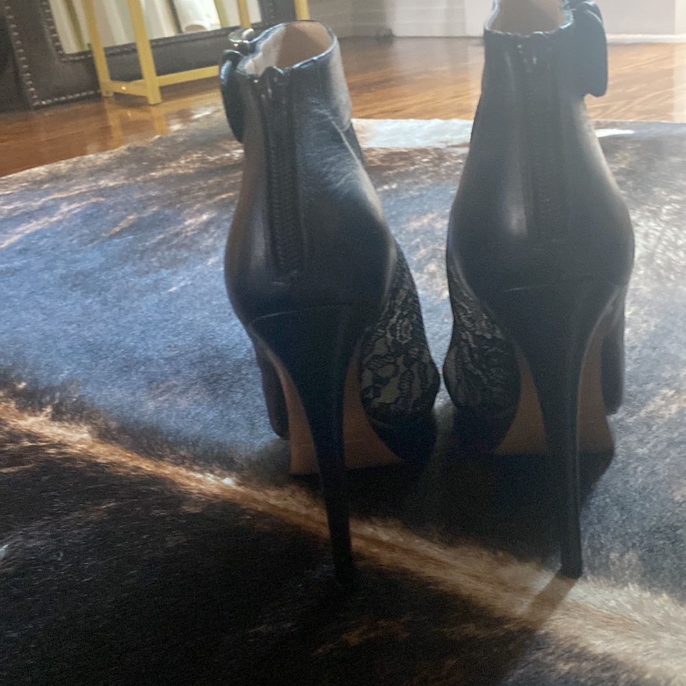 Nicholas Kirkwood high heel black leather and lace booties. Worn few times. 39 - Picture 3 of 5